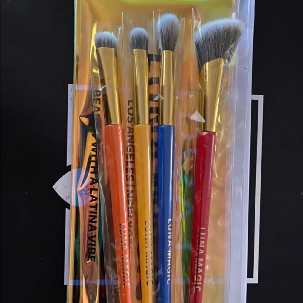 Luna brushes